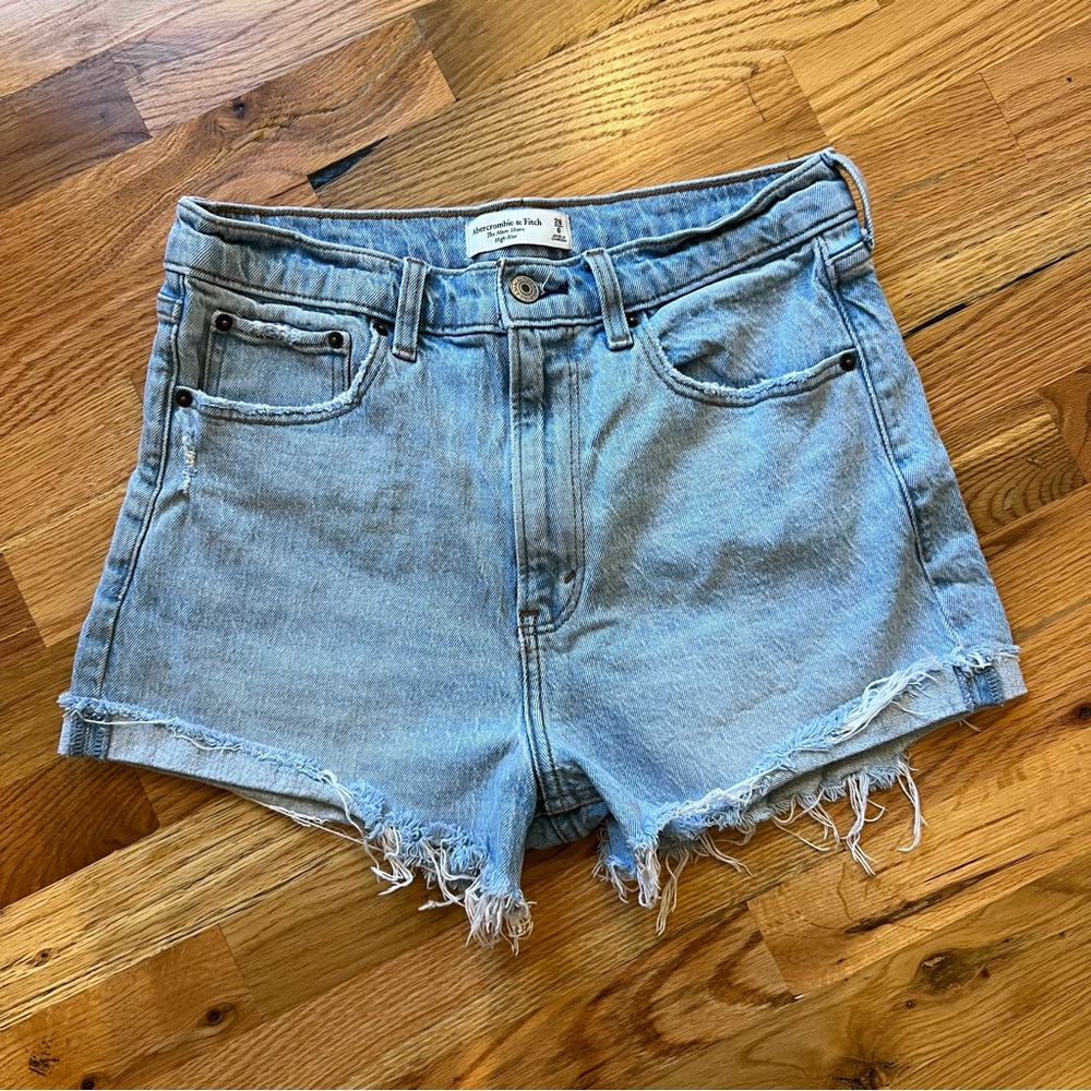 Abercrombie The Mom Short High Rise
